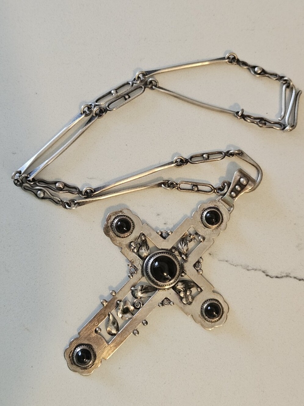 Vintage MCM Artisan Hand Wrought Sterling Ron Onyx Cross Pendant Necklace 20"